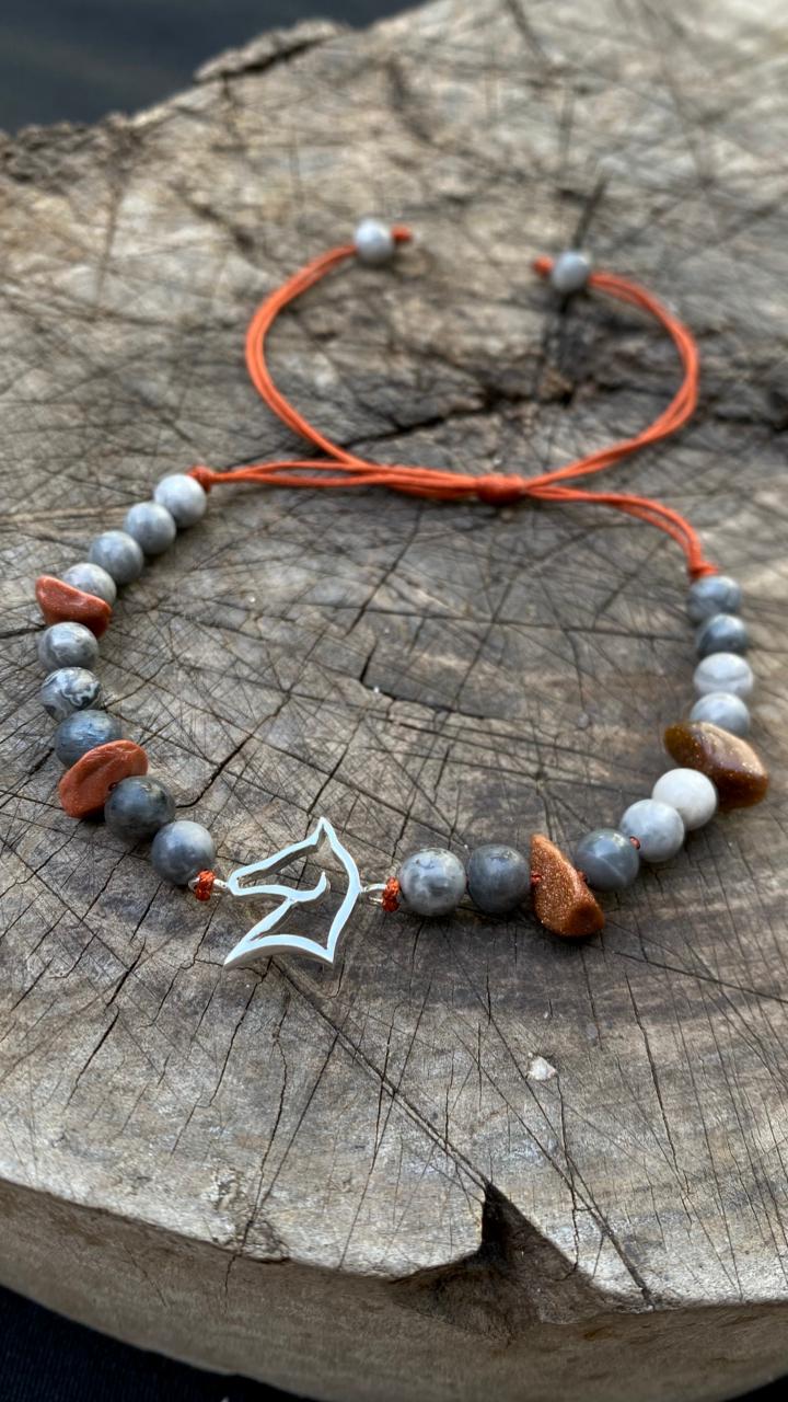 Tête de cheval en argent avec pierres agate grise (Cordon Marron)