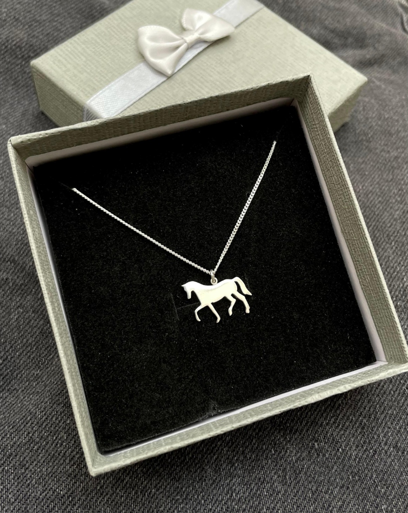 Chaine nylon avec pendentif petit cheval